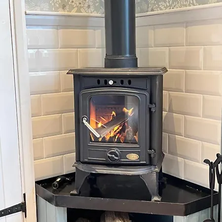 The Hazel Hut * Westport