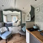 The Hazel Hut * Westport