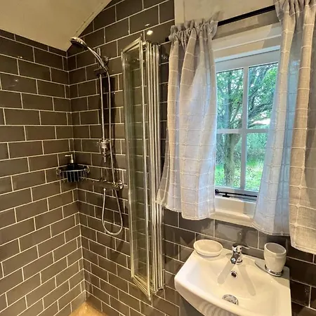 The Hazel Hut * Westport