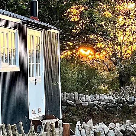 The Hazel Hut * Westport