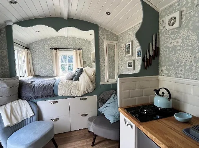 The Hazel Hut * Westport