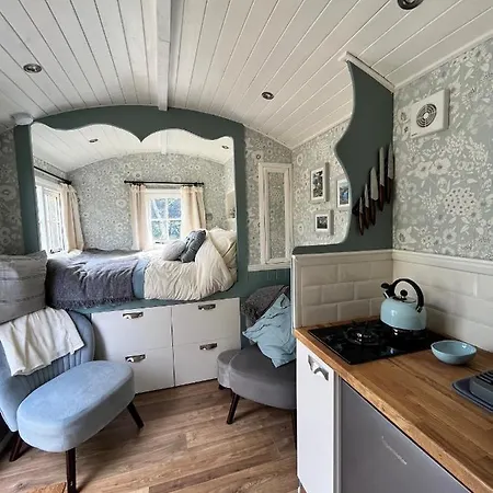 The Hazel Hut * Westport