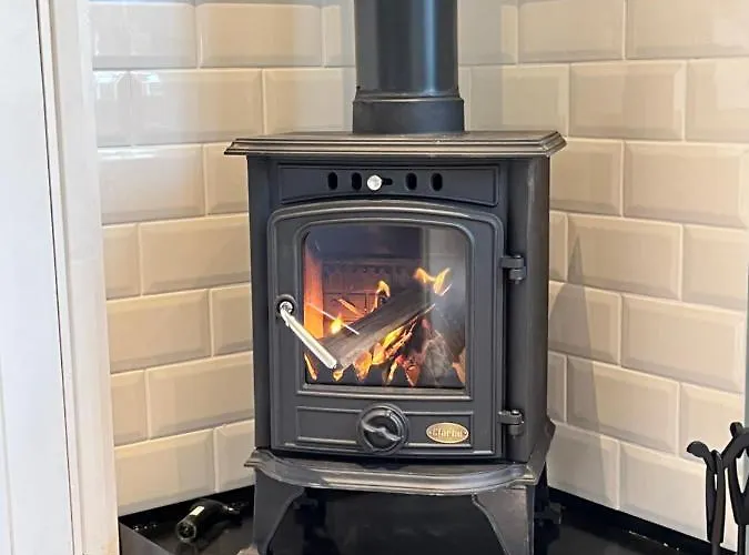 The Hazel Hut * Westport